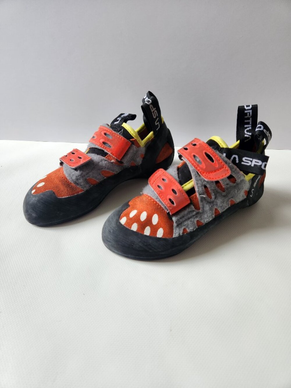 La Sportiva Tarantula Youth Climbing Shoes EU 34.5 US 2.5 Orange Gray Bouldering